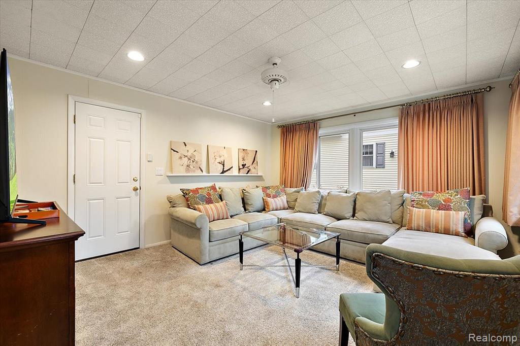 4399 Midrow Road Waterford, MI 48329 - Photo 17 of 41 Gallery Image 17