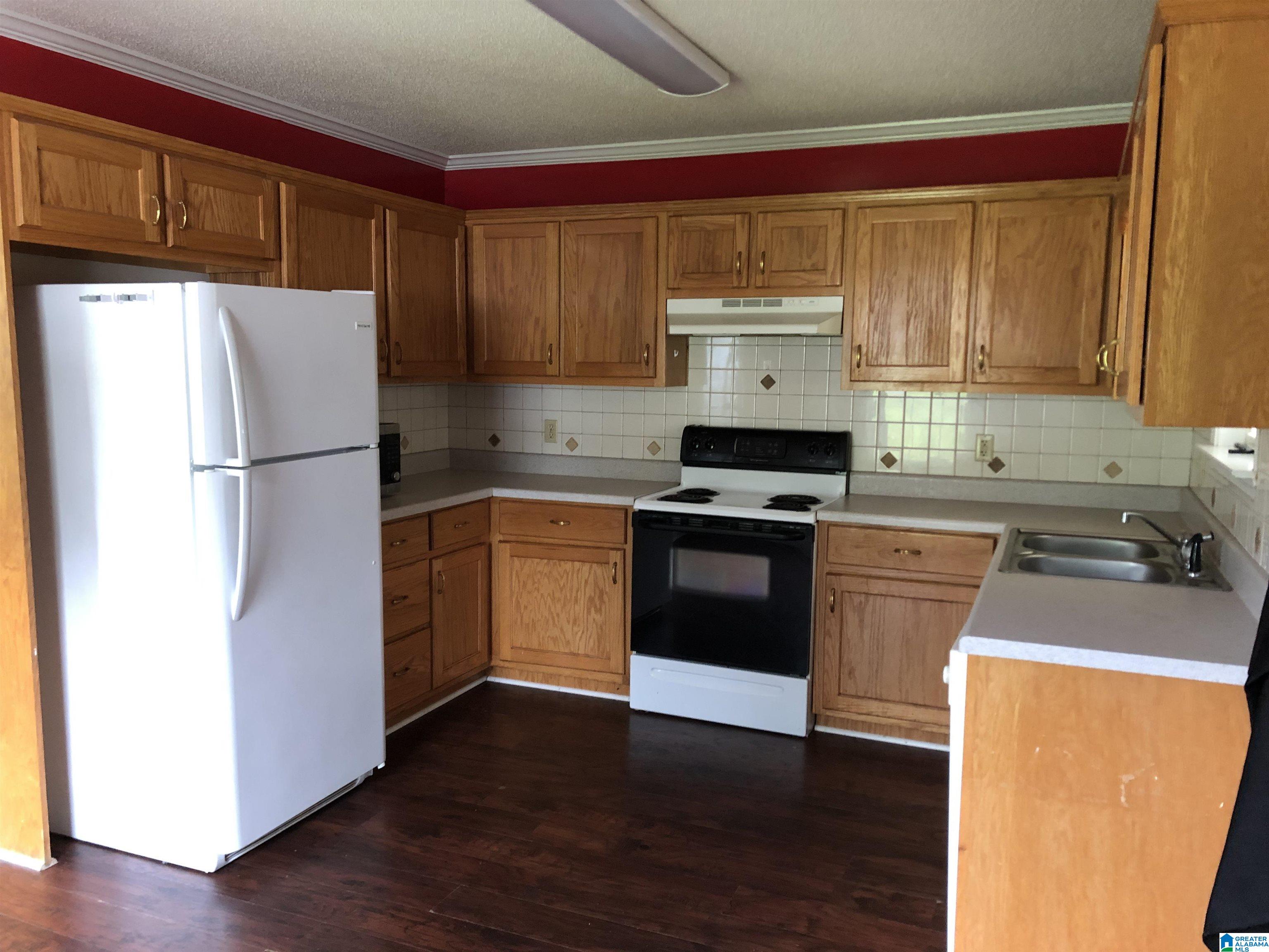 212 Ingram Street Oneonta, AL 35121 - Photo 3 of 10