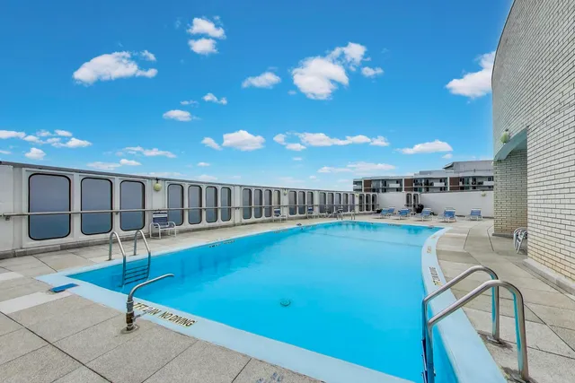 $750,000 | 940 West Glenlake Avenue, Unit 19C, Chicago, IL 60660