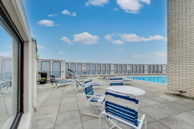 $750,000 | 940 West Glenlake Avenue, Unit 19C, Chicago, IL 60660