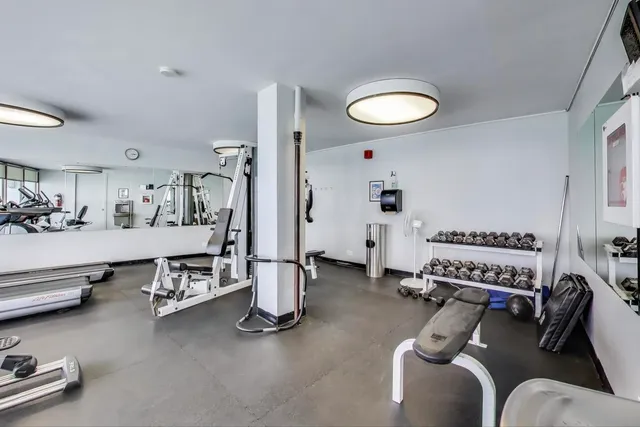 $750,000 | 940 West Glenlake Avenue, Unit 19C, Chicago, IL 60660