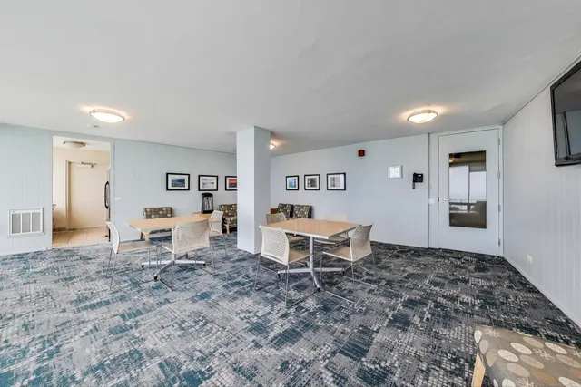 $750,000 | 940 West Glenlake Avenue, Unit 19C, Chicago, IL 60660