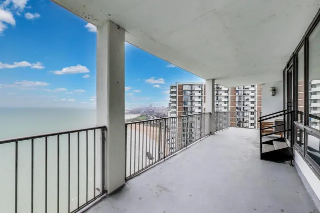 $750,000 | 940 West Glenlake Avenue, Unit 19C, Chicago, IL 60660