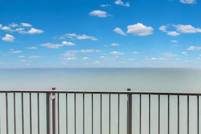 $750,000 | 940 West Glenlake Avenue, Unit 19C, Chicago, IL 60660