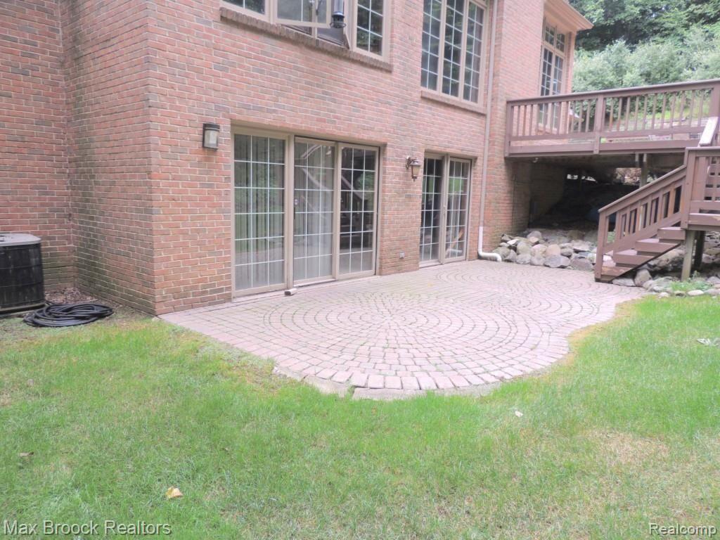 1680 Crossbow Court Rochester, MI 48306 - Photo 23 of 23 Back Patio.jpg