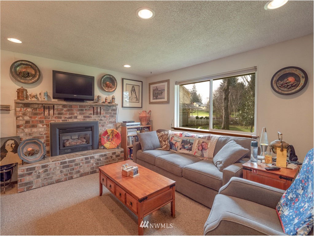 1387 Lidstrom Road East Port Orchard, WA 98366 - Photo 6 of 25 Gallery Image 6