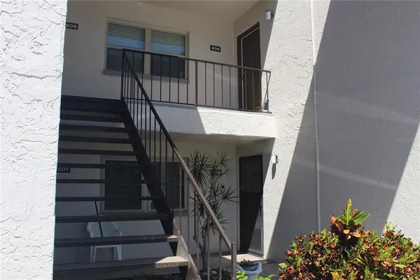 $1,300 | 7701 Starkey Road, Unit 206, Seminole, FL 33777