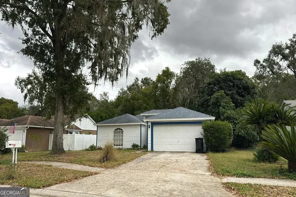 $220,000 | 18131 Swan Lake Drive, Lutz, FL 33549