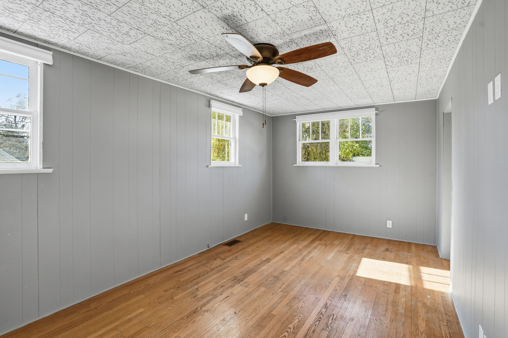 3439 Sangamon Street Steger, IL 60475 - Photo 15 of 25 a view of an empty room with wooden floor and a window