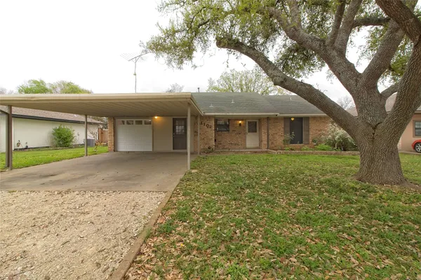 $1,850 | 1102 Fowzer Street, Taylor, TX 76574