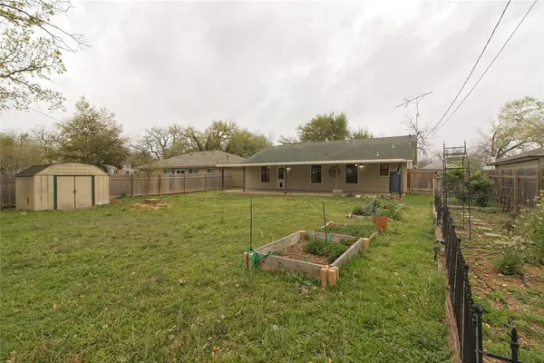 $1,850 | 1102 Fowzer Street, Taylor, TX 76574