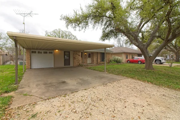 $1,850 | 1102 Fowzer Street, Taylor, TX 76574
