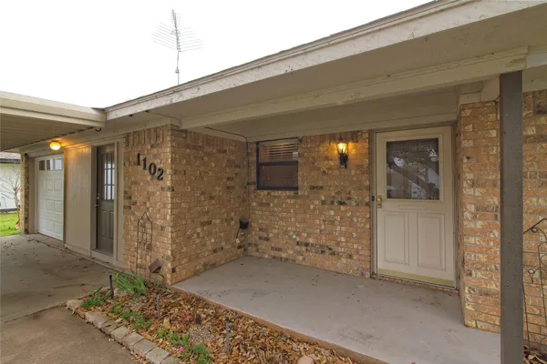 $1,850 | 1102 Fowzer Street, Taylor, TX 76574