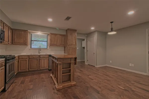 $1,850 | 1102 Fowzer Street, Taylor, TX 76574