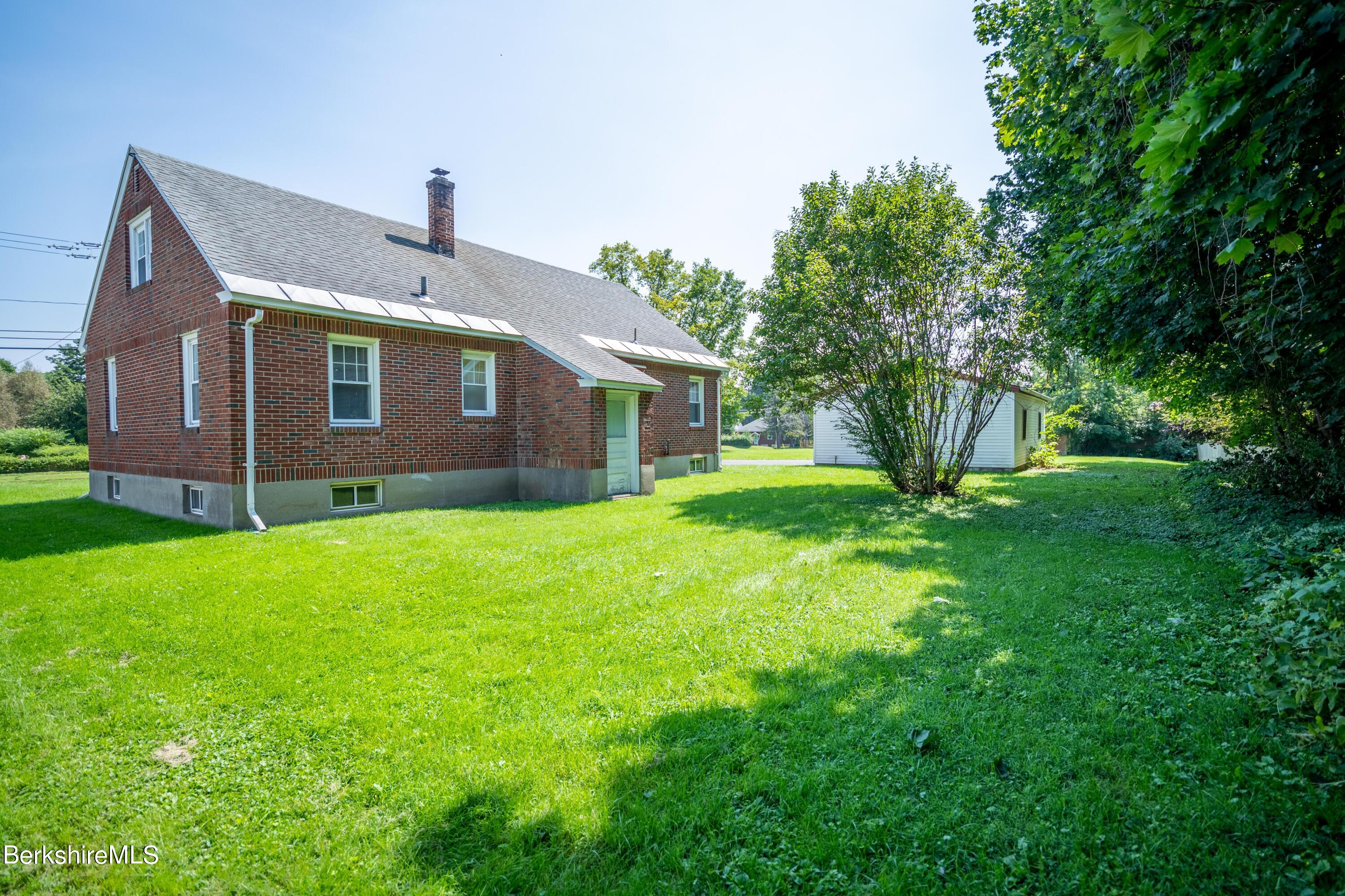 203 Benedict Road Pittsfield, MA 01201 - Photo 3 of 34 203 Benedict Rd