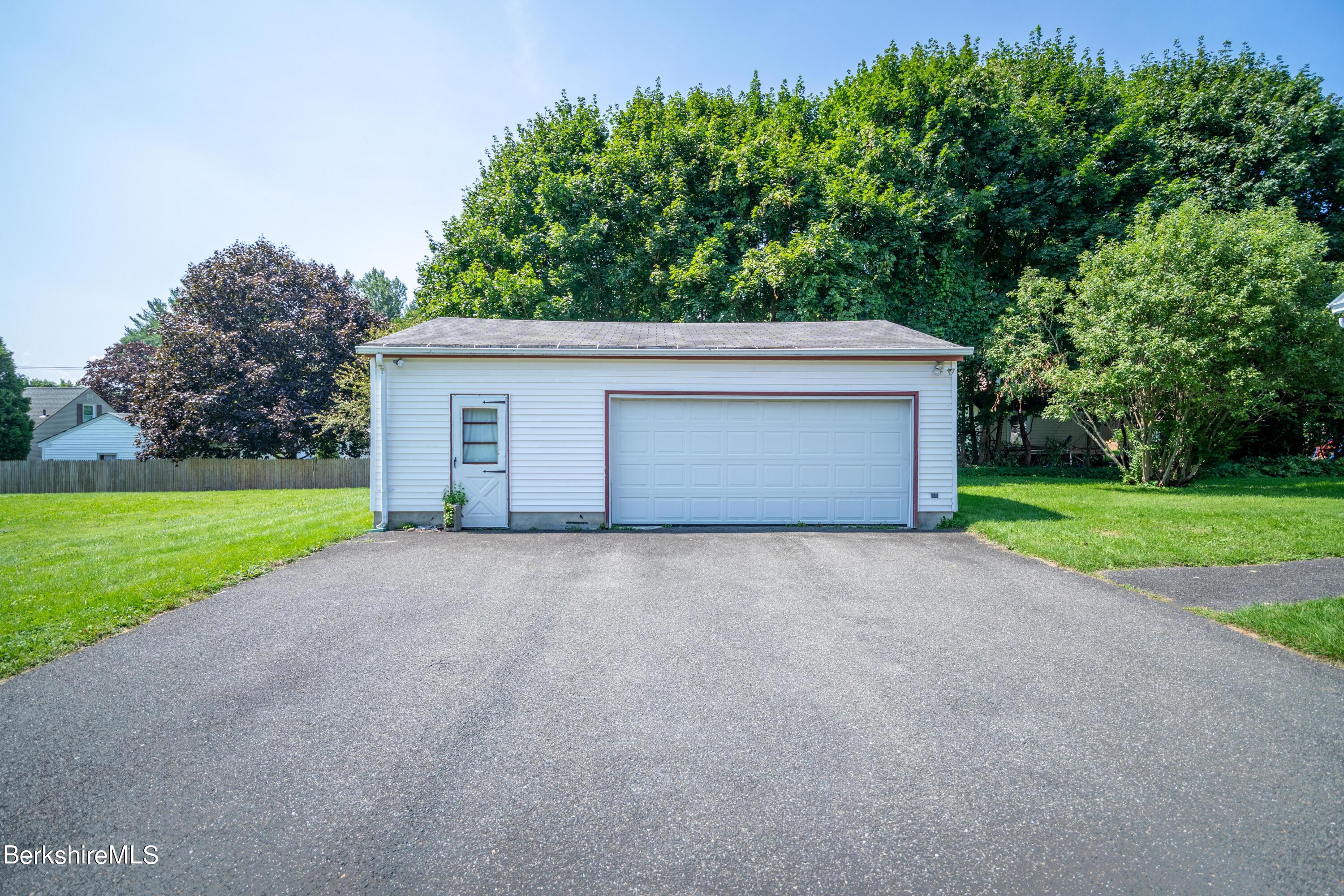 203 Benedict Road Pittsfield, MA 01201 - Photo 9 of 34 2 Car Oversized Garage