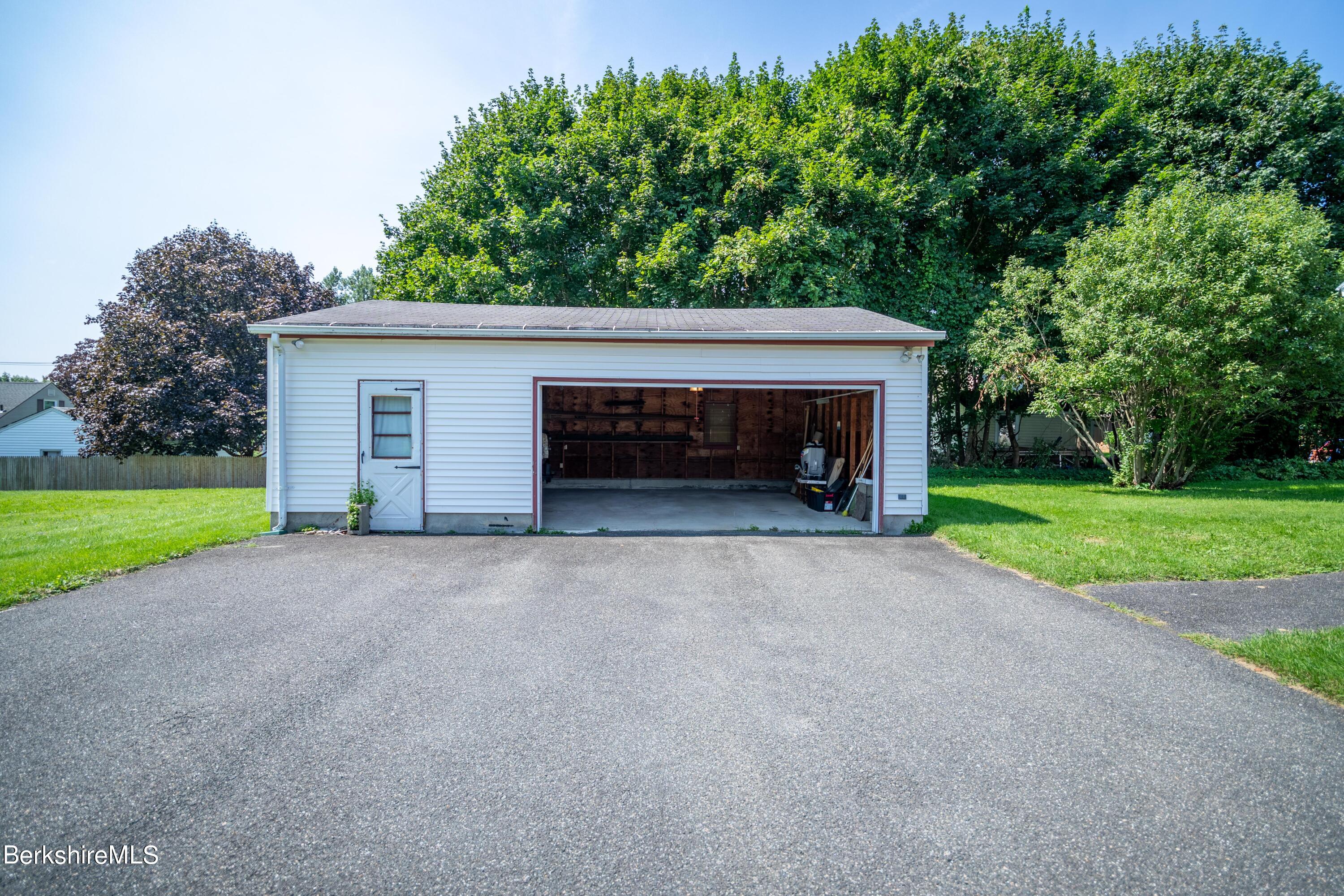 203 Benedict Road Pittsfield, MA 01201 - Photo 10 of 34 Garage
