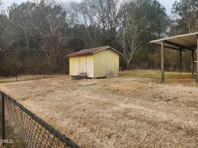 a view of backyard of house