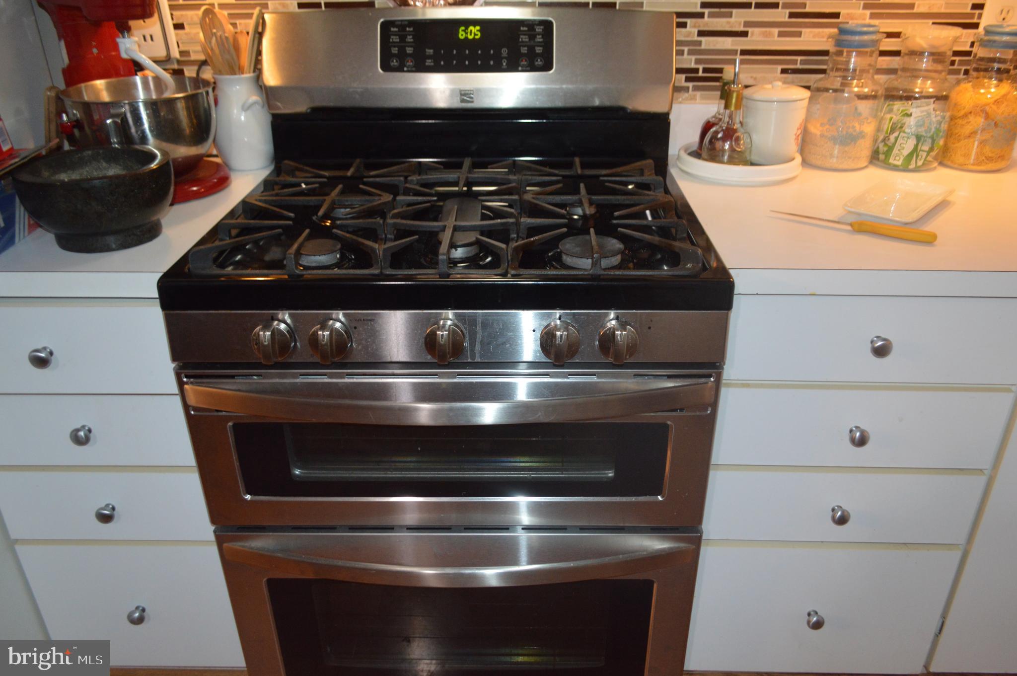 5009 Hagan Road Temple Hills, MD 20748 - Photo 17 of 33 Modern Double Oven with Natural Gas