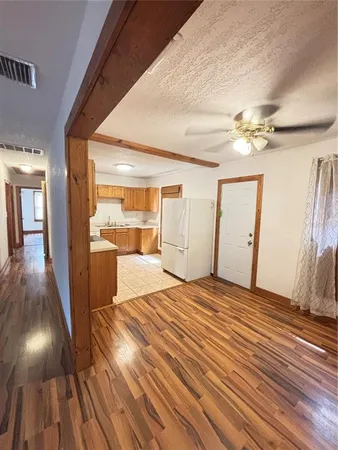 $2,095 | 4830 16th Avenue North, St. Petersburg, FL 33710