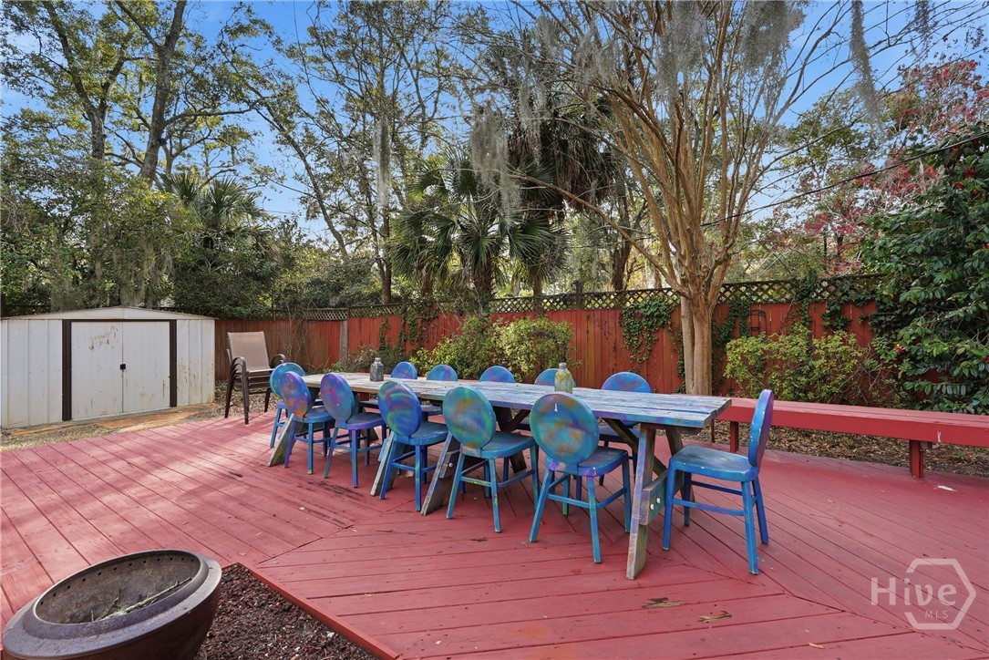 105 Carlton Road Savannah, GA 31410 - Photo 35 of 48 Seating for 12