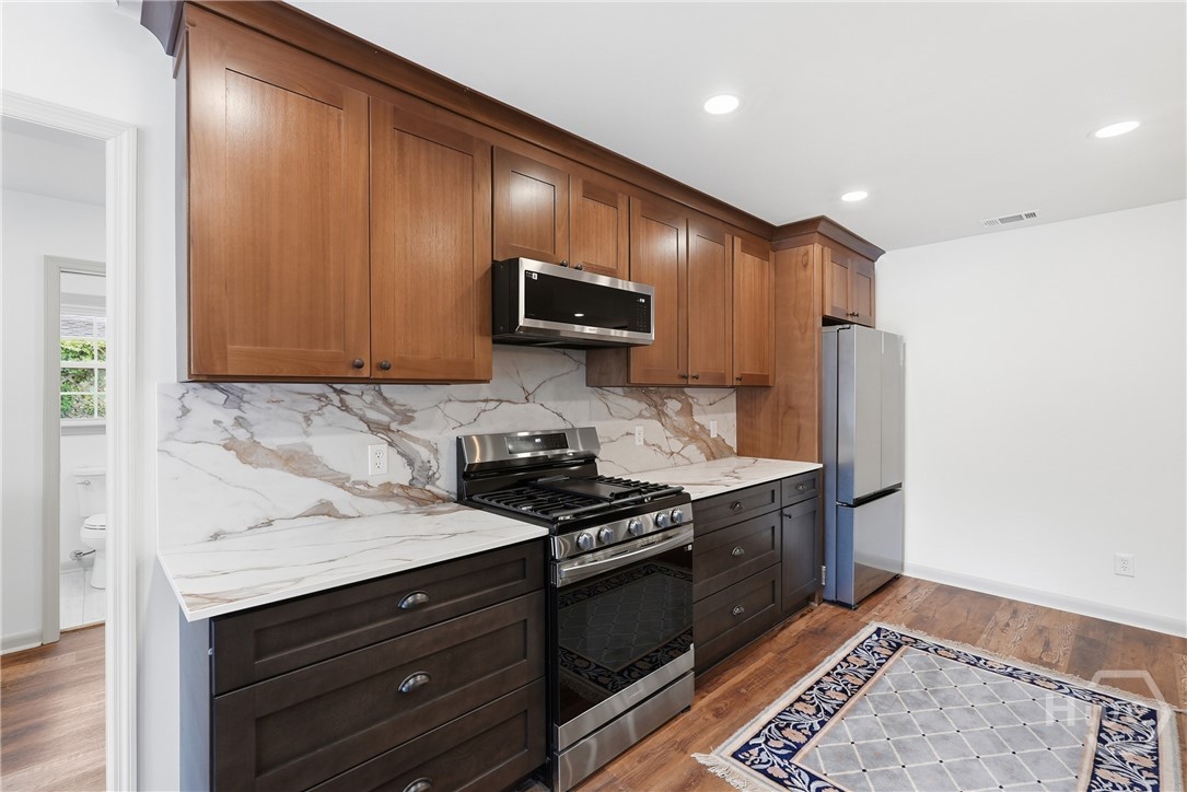 105 Carlton Road Savannah, GA 31410 - Photo 9 of 48 Gas Stove