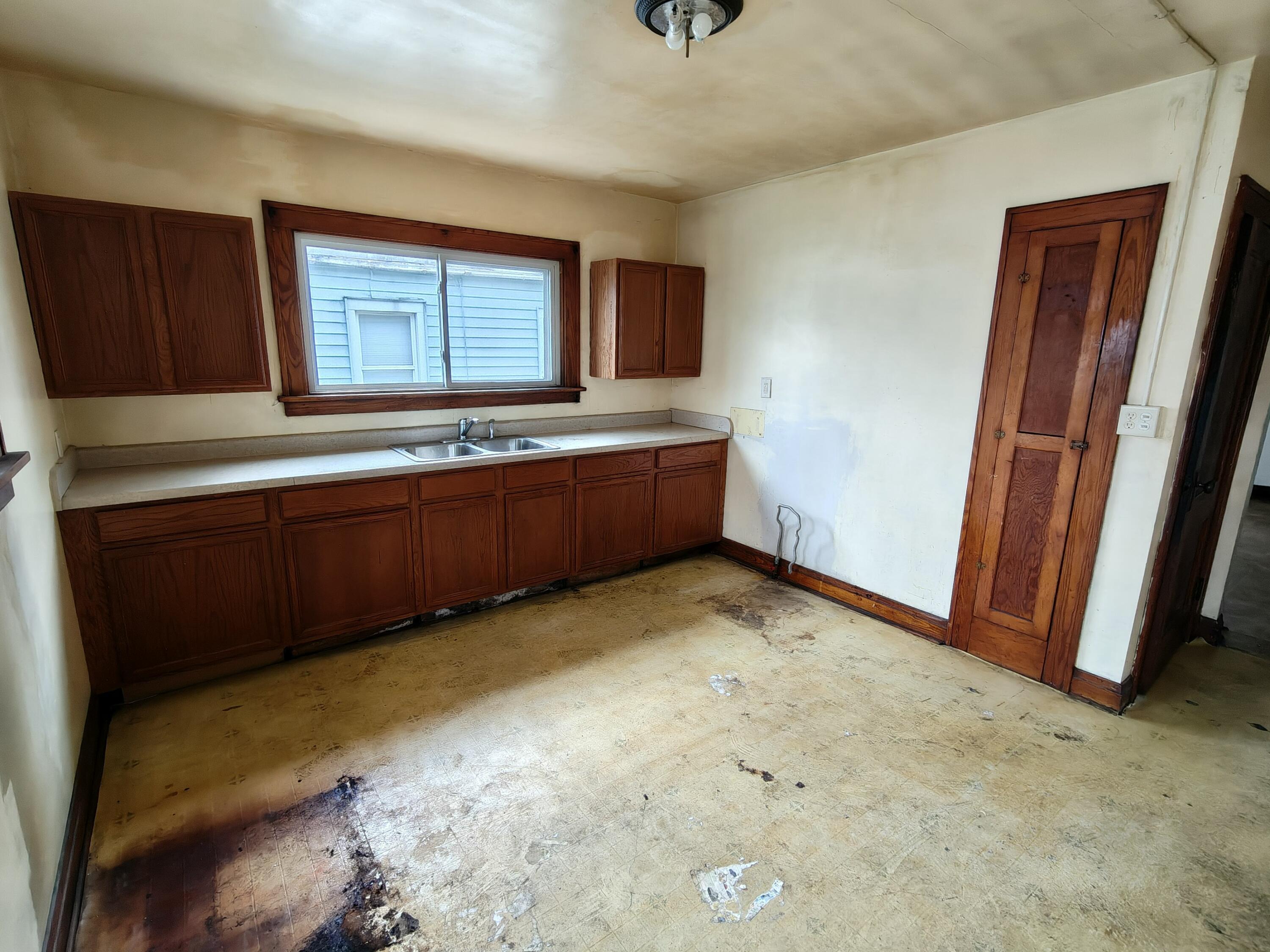 1567 Rutledge Street Gary, IN 46404 - Photo 12 of 27 3000x2250