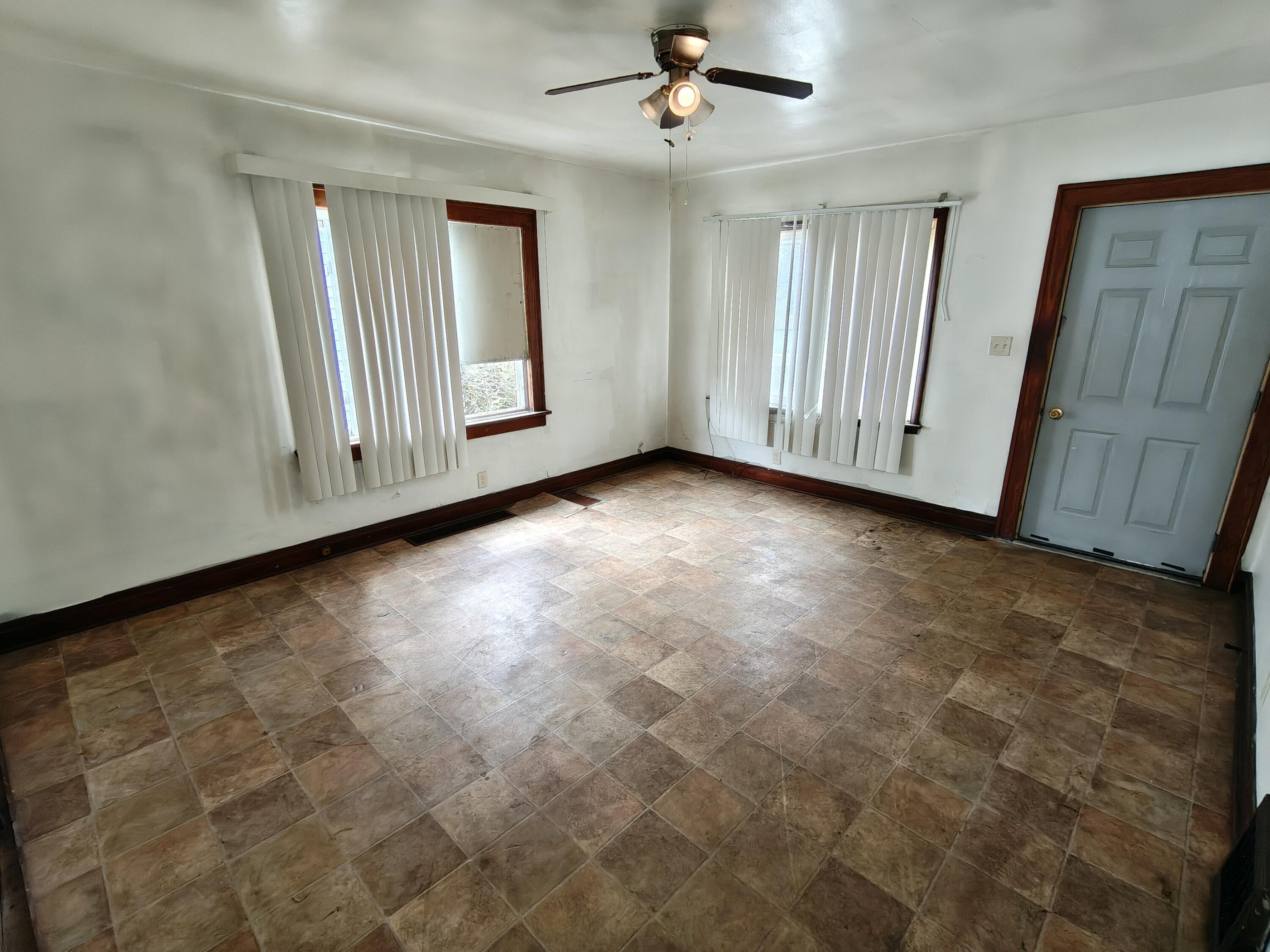 1567 Rutledge Street Gary, IN 46404 - Photo 4 of 27 3000x2250