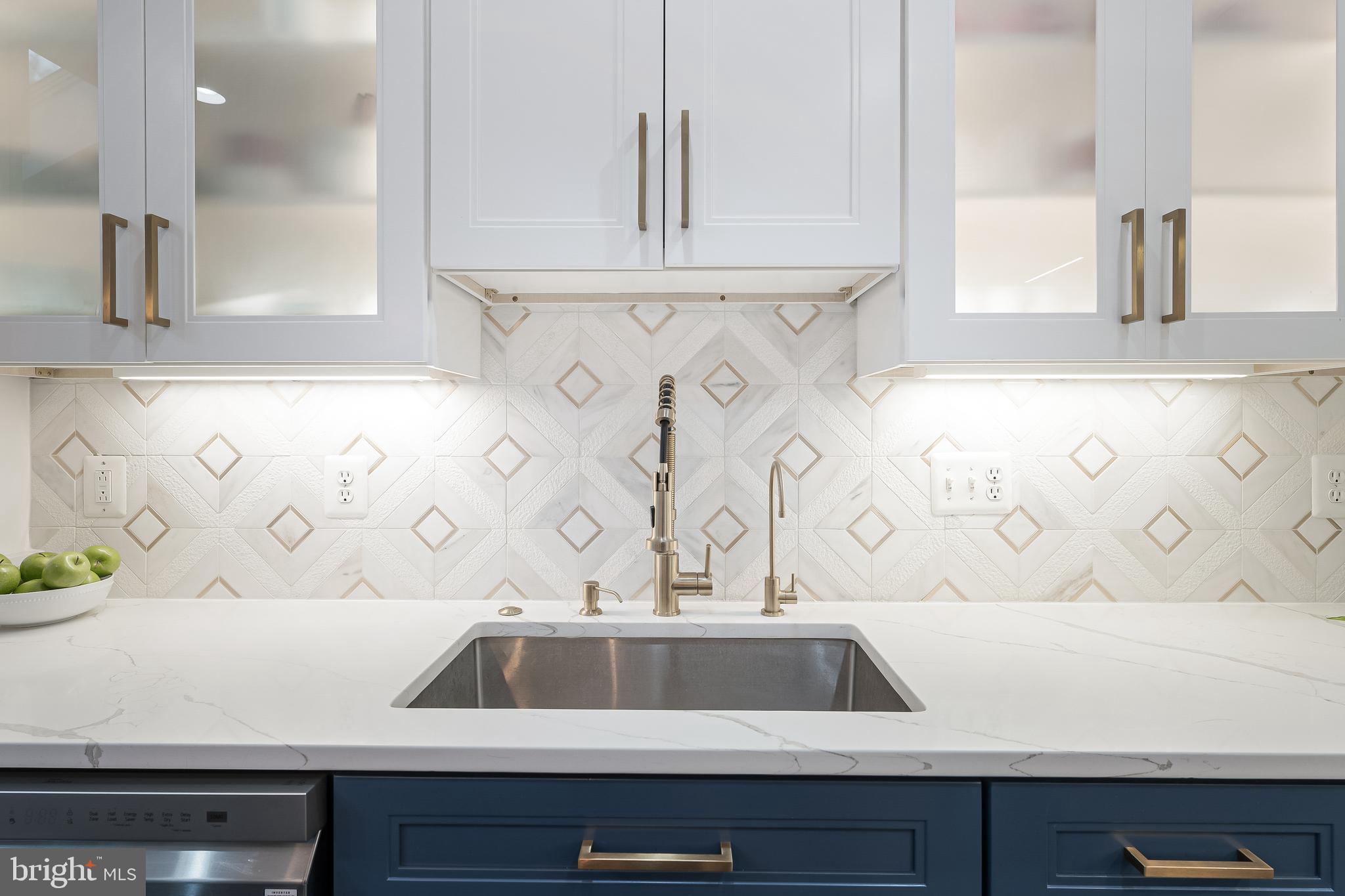 19599 Aspendale Square Ashburn, VA 20147 - Photo 14 of 56 a bathroom with a sink and mirror