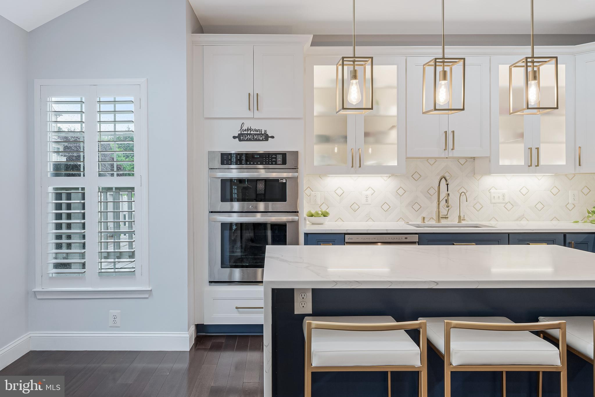 19599 Aspendale Square Ashburn, VA 20147 - Photo 19 of 56 a kitchen with a table chairs and cabinets