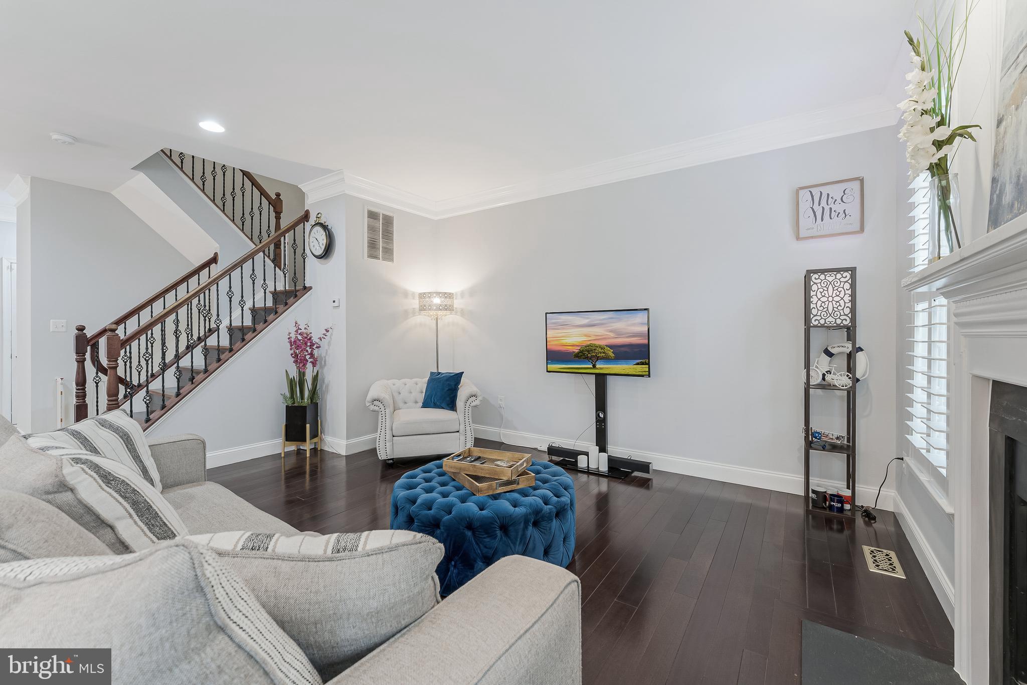 19599 Aspendale Square Ashburn, VA 20147 - Photo 22 of 56 a living room with furniture and a flat screen tv