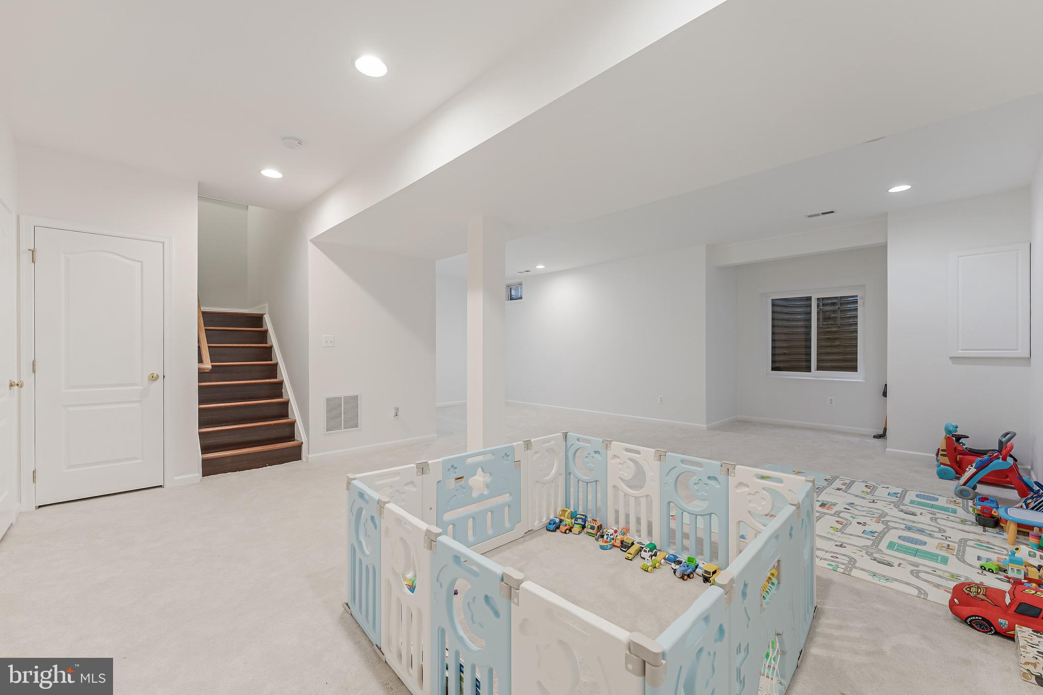 19599 Aspendale Square Ashburn, VA 20147 - Photo 40 of 56 a bedroom with furniture and a window