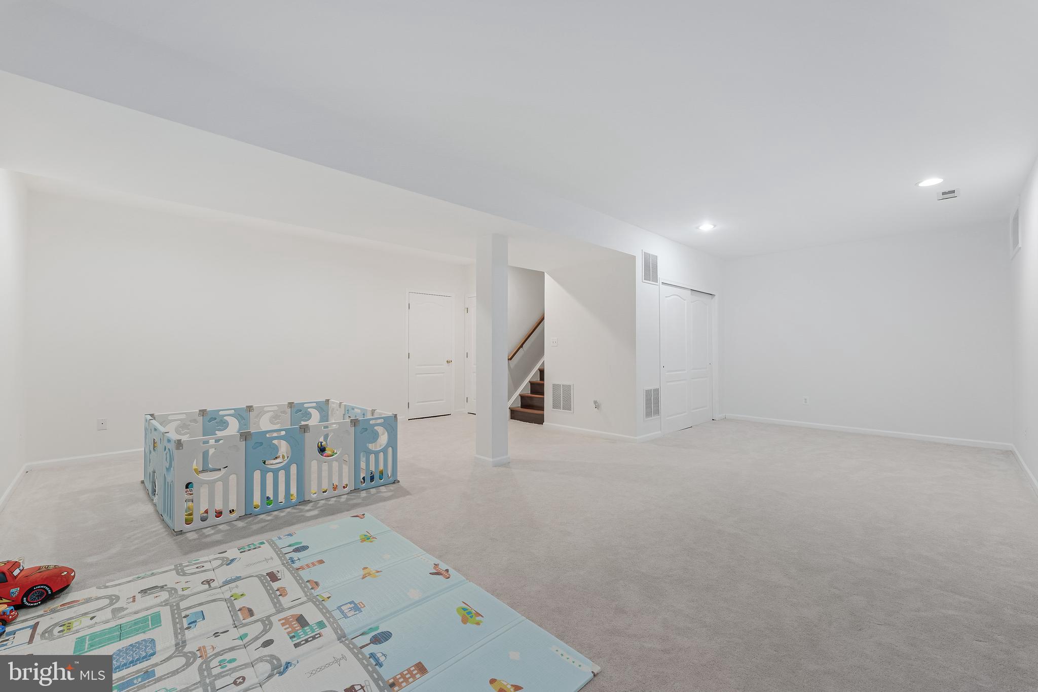19599 Aspendale Square Ashburn, VA 20147 - Photo 41 of 56 a view of an empty room