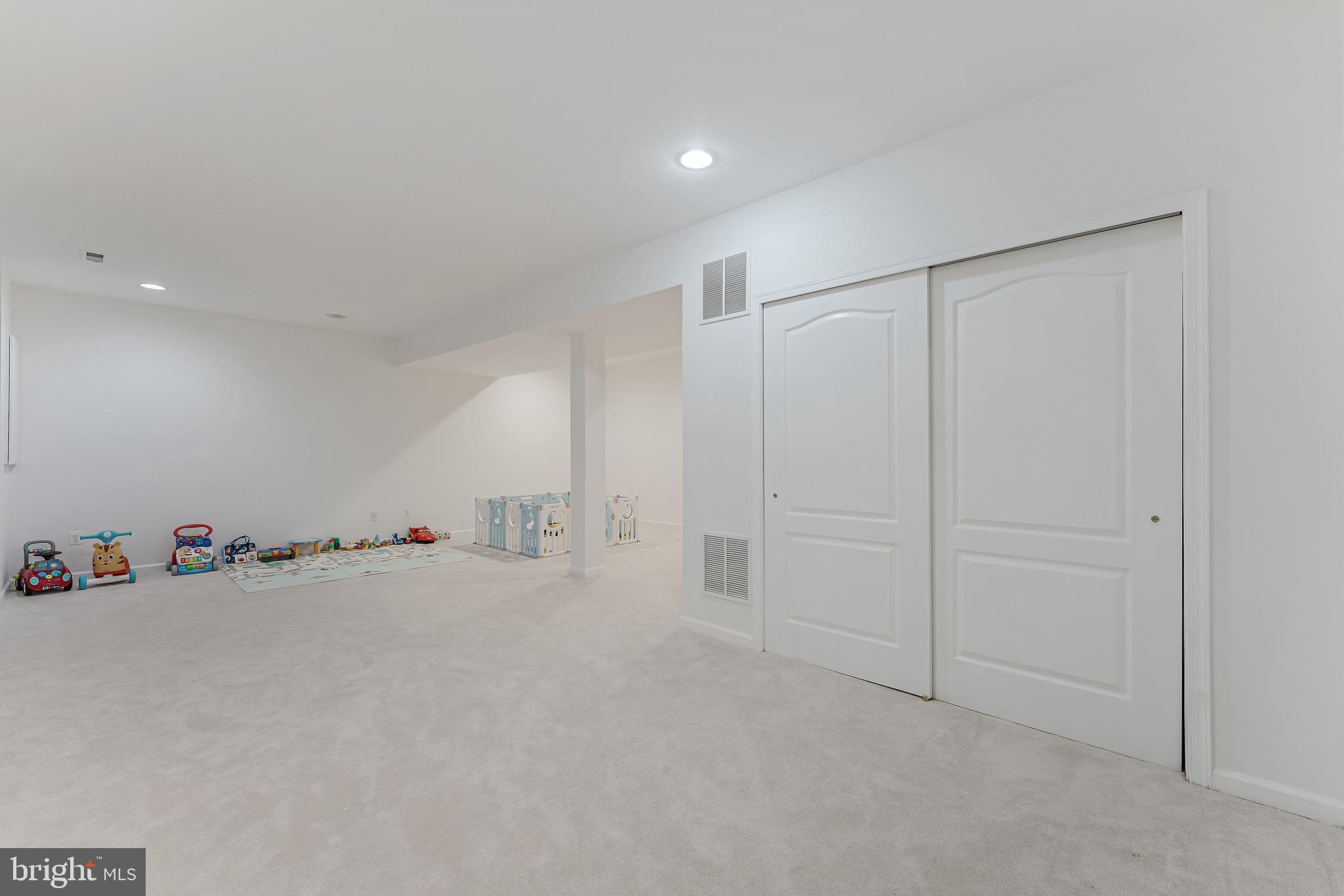 19599 Aspendale Square Ashburn, VA 20147 - Photo 42 of 56