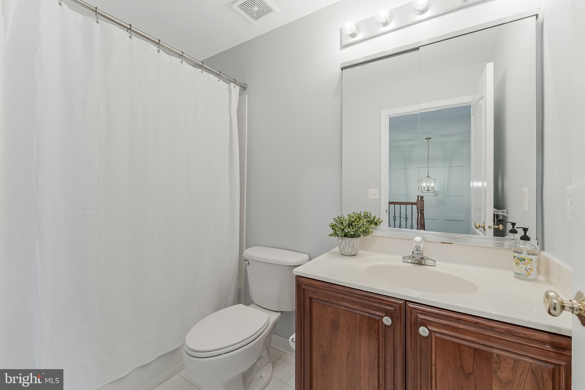 19599 Aspendale Square Ashburn, VA 20147 - Photo 45 of 56 a bathroom with a sink toilet and a mirror