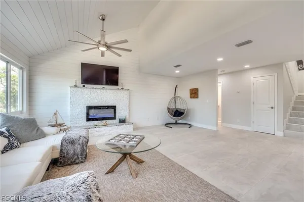 $825,000 | 785 Rabbit Road, Sanibel, FL 33957