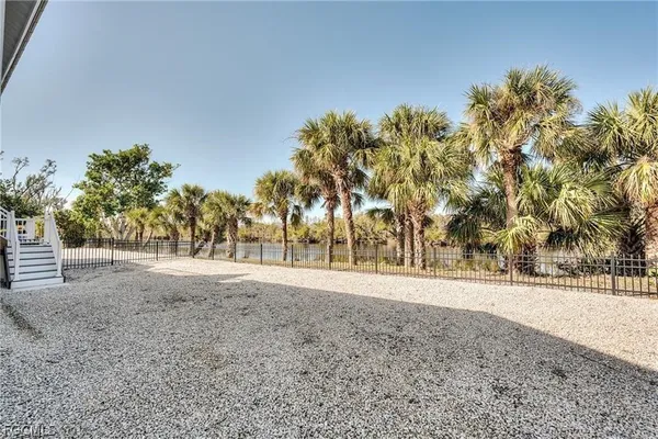 $825,000 | 785 Rabbit Road, Sanibel, FL 33957