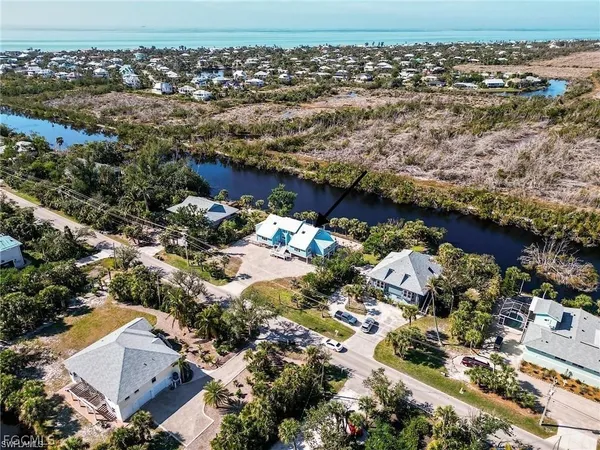 $825,000 | 785 Rabbit Road, Sanibel, FL 33957