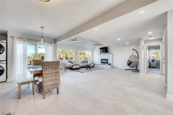 $825,000 | 785 Rabbit Road, Sanibel, FL 33957