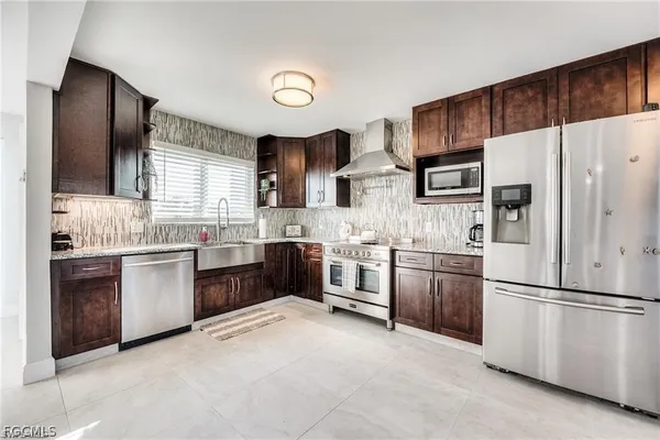 $825,000 | 785 Rabbit Road, Sanibel, FL 33957