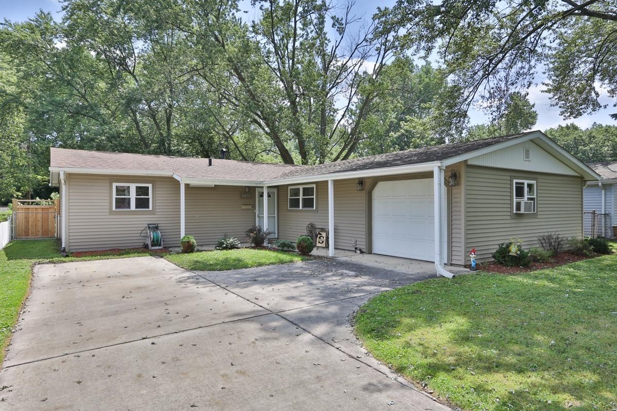 1035 North Indiana Street Griffith, IN 46319 - Photo 1 of 10 front view of house with a yard
