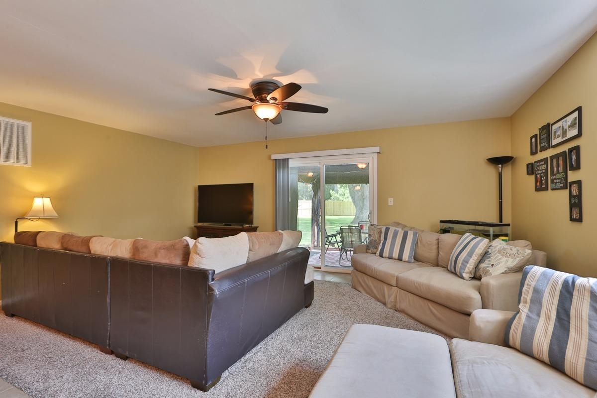 1035 North Indiana Street Griffith, IN 46319 - Photo 4 of 10 a living room with furniture and a flat screen tv
