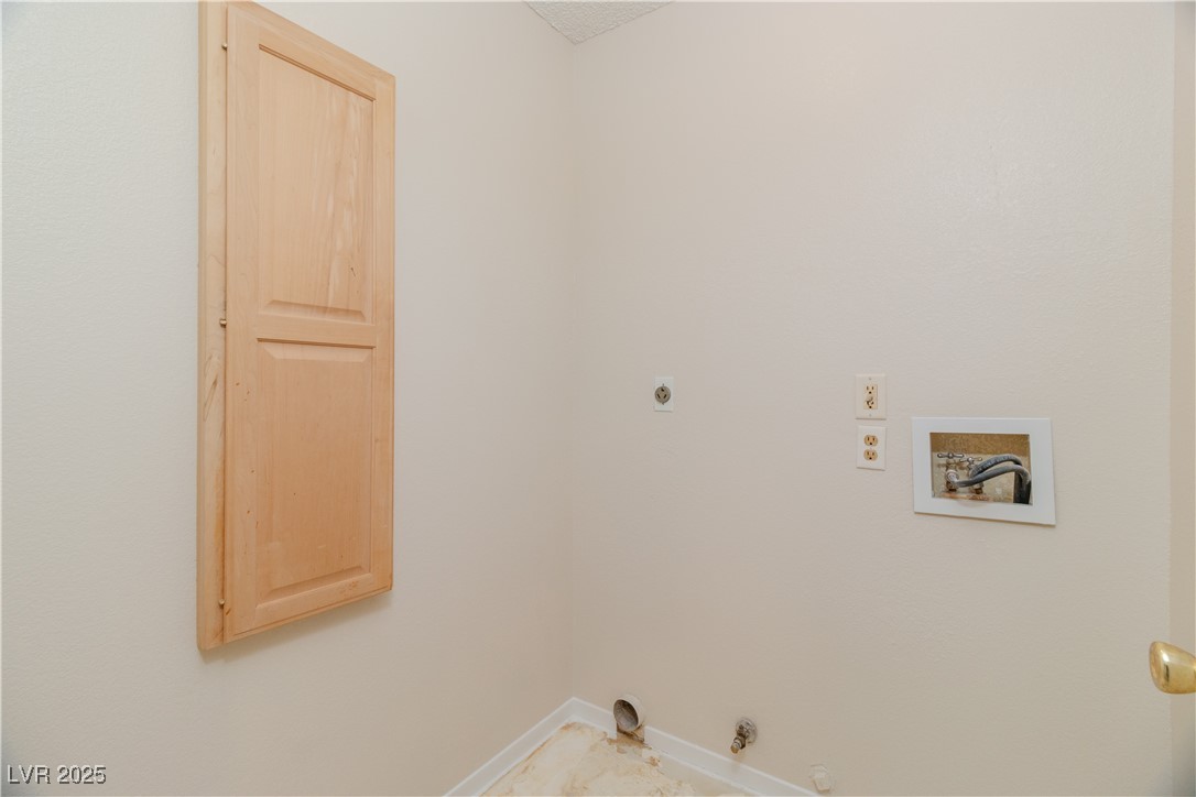 2225 Pebble Creek Lane Laughlin, NV 89029 - Photo 30 of 87 Laundry room featuring hookup for a gas dryer, hookup for an electric dryer, and hookup for a washing machine