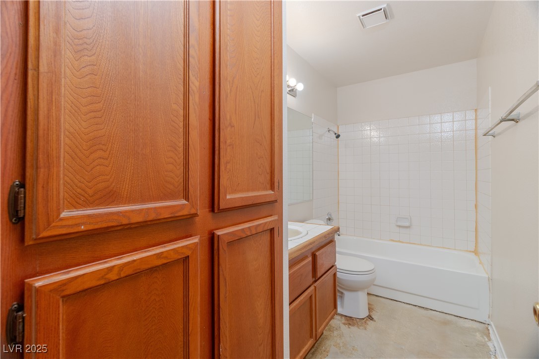 2225 Pebble Creek Lane Laughlin, NV 89029 - Photo 31 of 87 Full Hall bathroom with vanity and shower combination