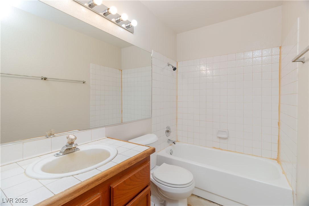 2225 Pebble Creek Lane Laughlin, NV 89029 - Photo 32 of 87 Full Hall bathroom featuring vanity and washtub / shower combination