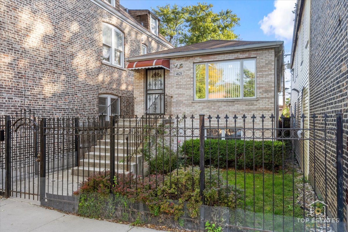 4629 South Laflin Street Chicago, IL 60609 - Photo 2 of 33 a view of a back yard of the house