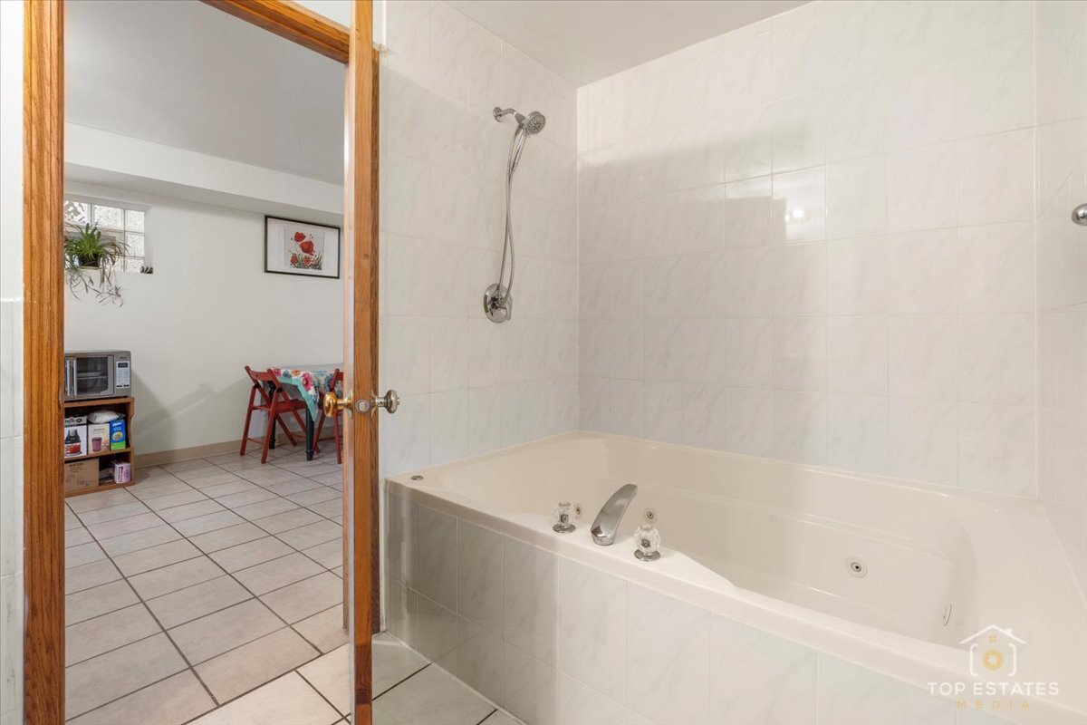 4629 South Laflin Street Chicago, IL 60609 - Photo 30 of 33 a bathroom with a bathtub and a shower