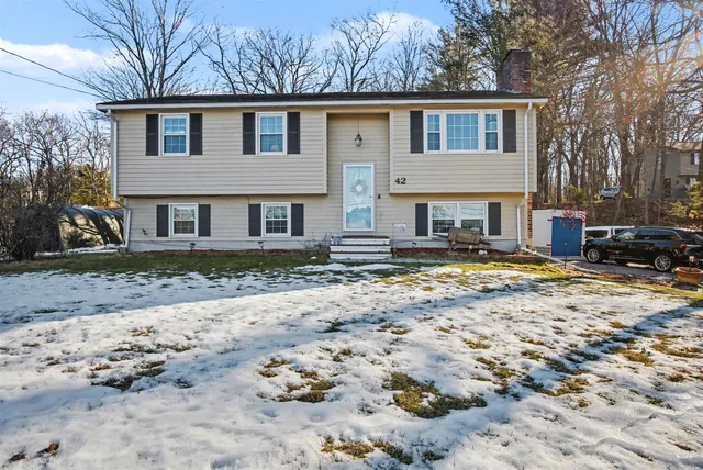 $540,000 | 42 Kendall Pond Road, Derry, NH 03038