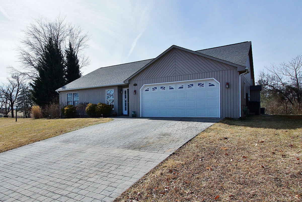 3823 Sioux Ridge Road Northwest Roanoke, VA 24017 - Photo 2 of 46 DSC03871