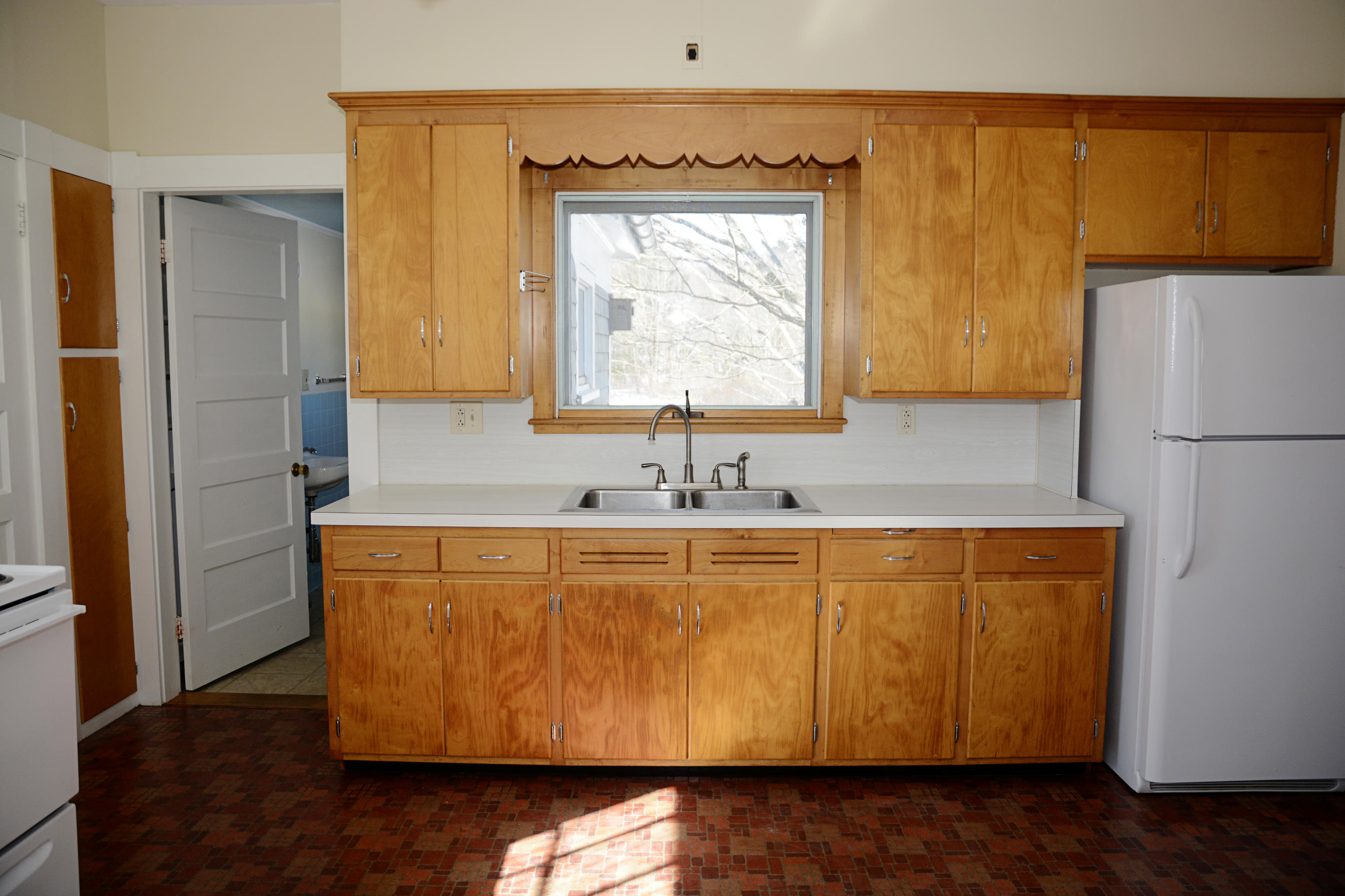 206 Western Road Warren, ME 04864 - Photo 16 of 52 206_Western_Rd_Warren_Kitchen5